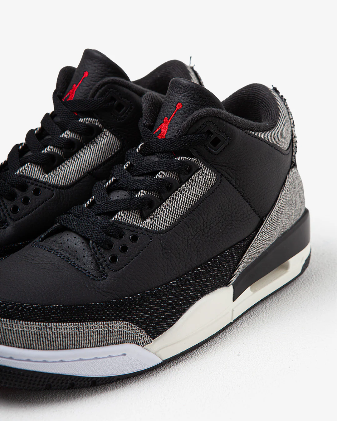 Air Jordan 3 SP x Levi's Denim/Black-Gym Red - Image 4