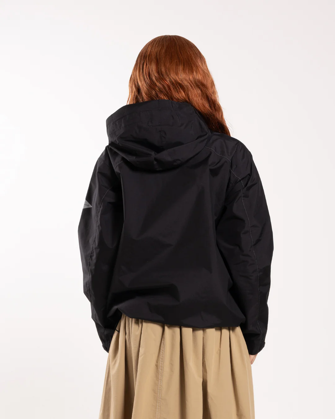and wander 2.5L Hiker Rain Jacket Black - Image 3