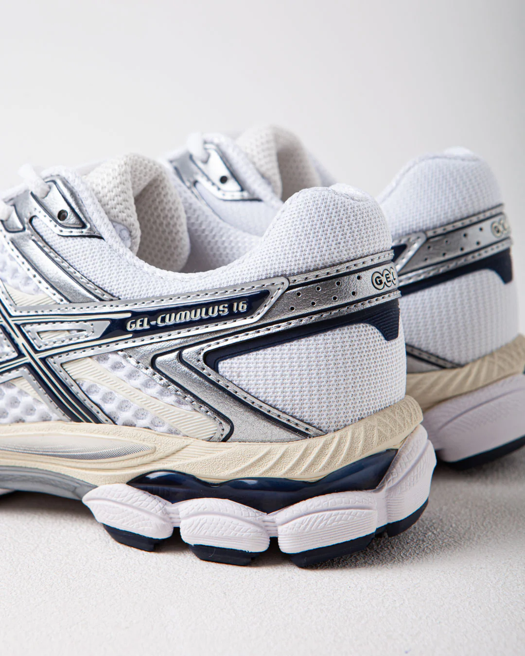 Asics Gel-Cumulus 16 White/Midnight - Image 4