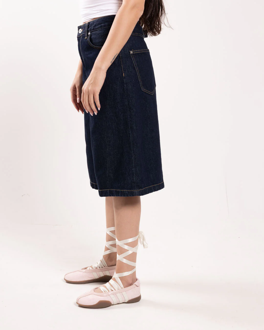Carhartt WIP W' Belmont Short Blue Rinsed - Image 2
