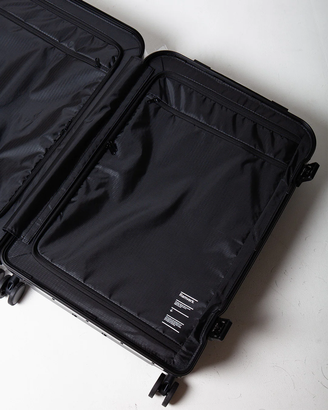 DB Journey Ramverk Pro Check-in Luggage Large Black Out - Image 5