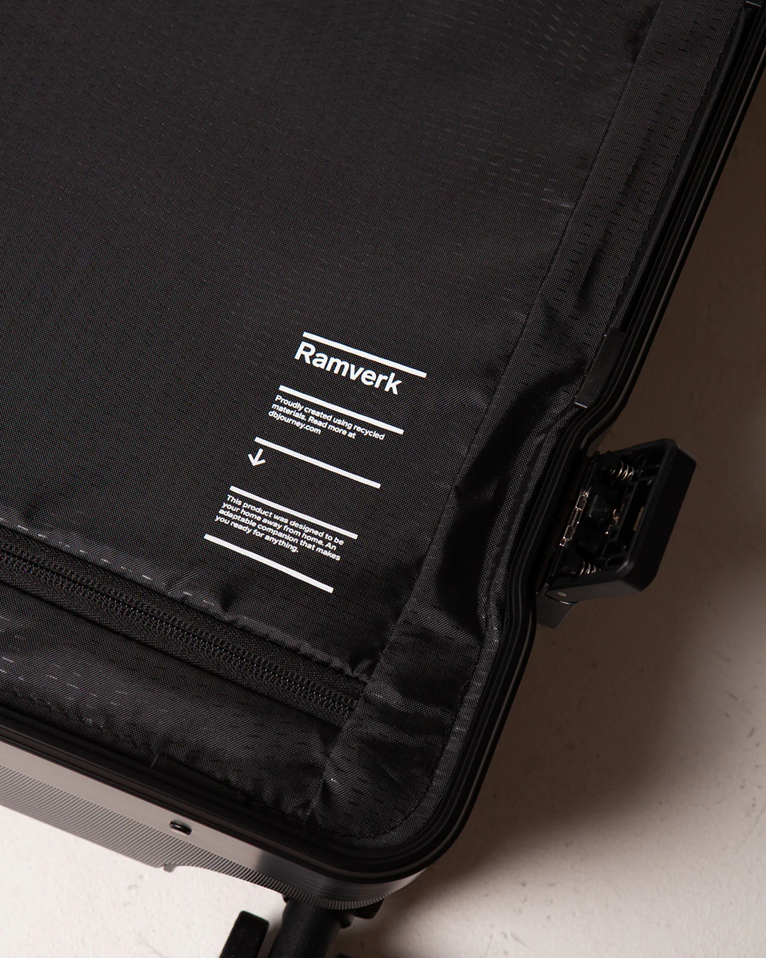 DB Journey Ramverk Pro Check-in Luggage Large Black Out - Image 7
