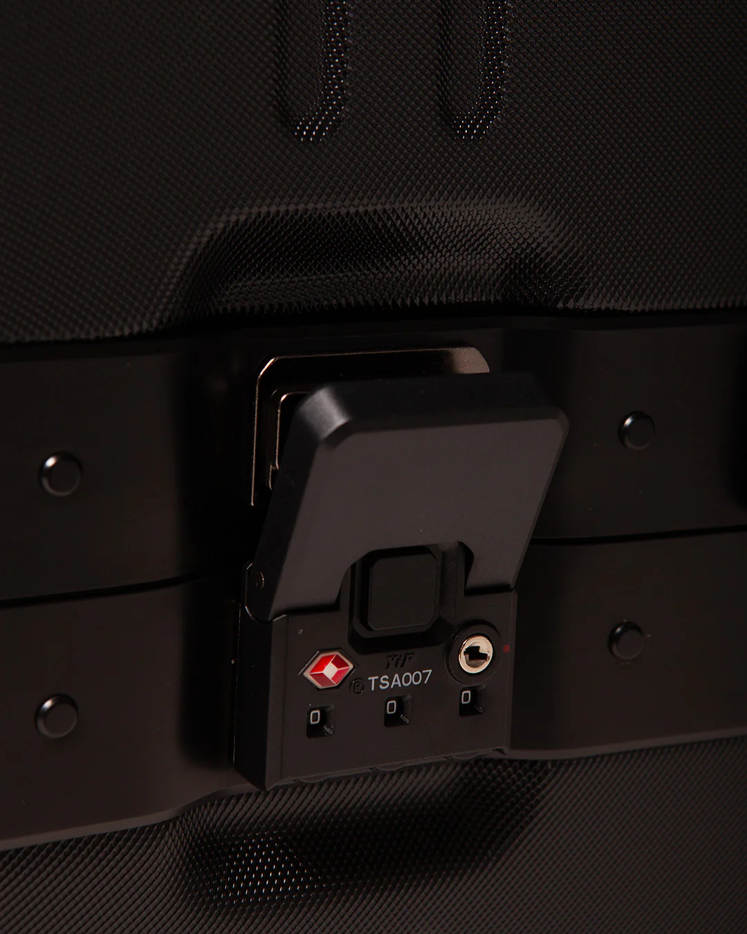 DB Journey Ramverk Pro Check-in Luggage Large Black Out - Image 8
