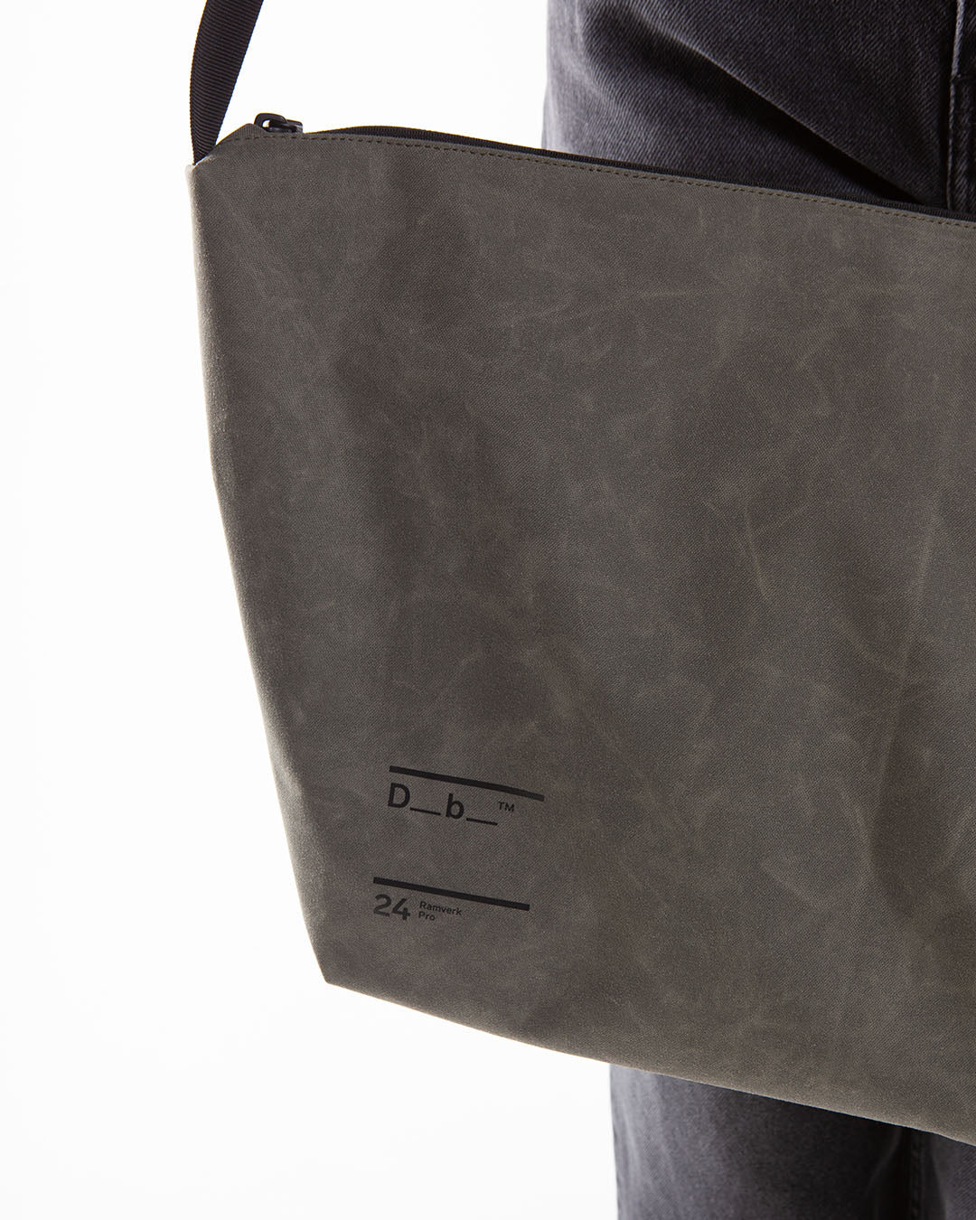 DB Journey Ramverk Pro Sling Bag 24L Forest Green - Image 3