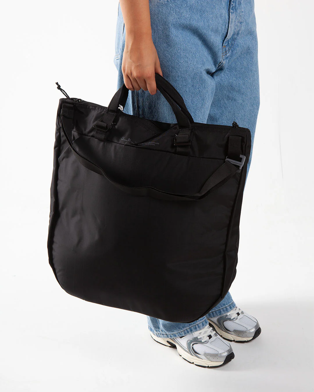 DB Journey Utility Tote 32L Black Out - Image 3