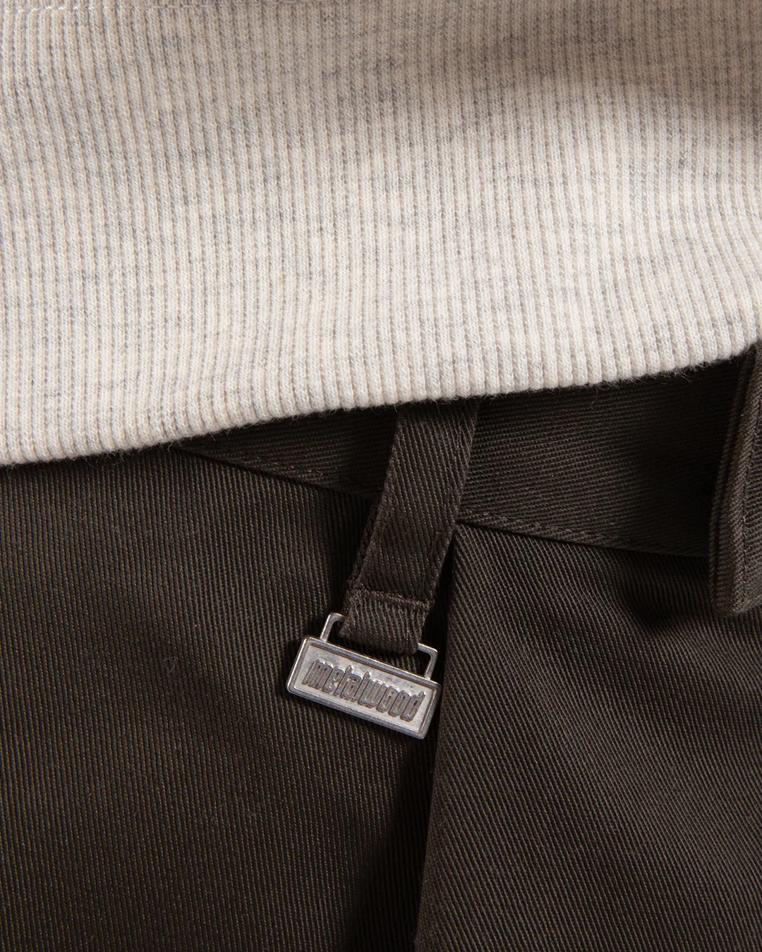 Metalwood Studio Trophy Short Olive - Image 4
