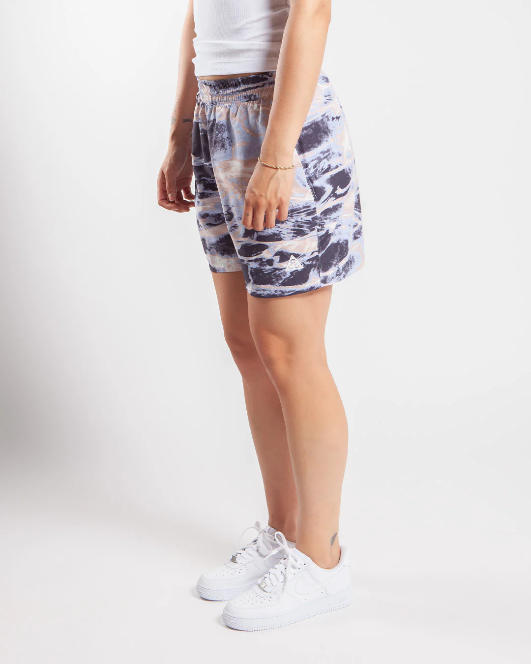 Nike ACG Women's Printed Shorts Gridiron/Summit White - Image 2