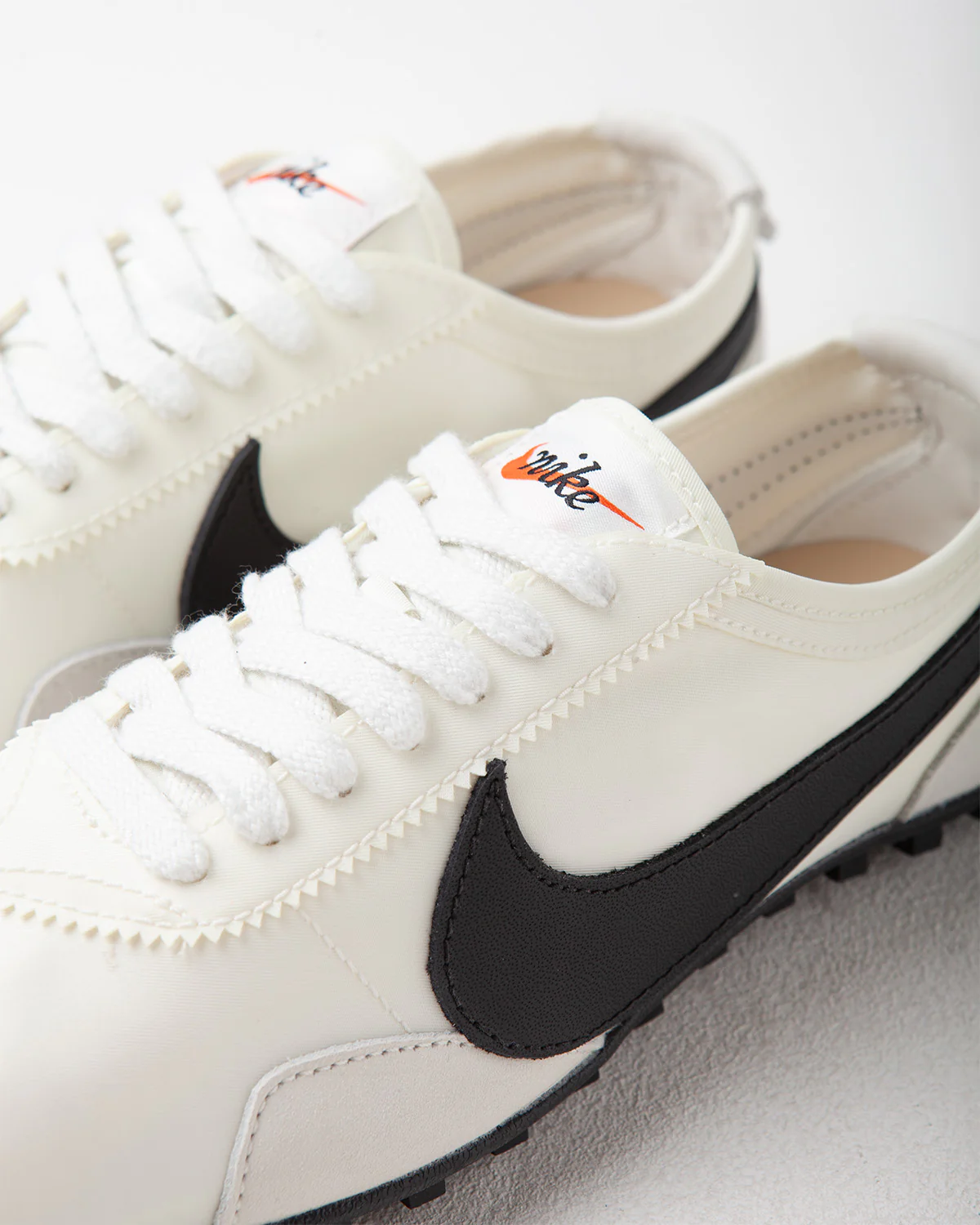 Nike Moon Shoe OG SP Soft Pearl/Black - Image 4