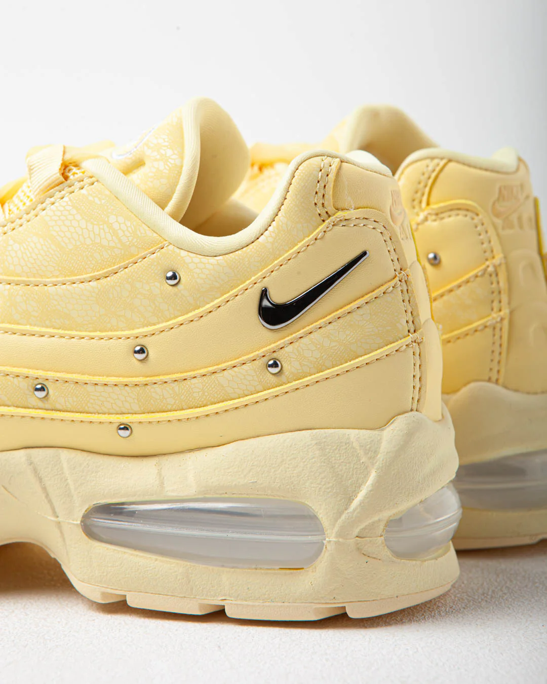Nike W Air Max 95 Big Bubble Soft Yellow/Metallic Silver - Image 4