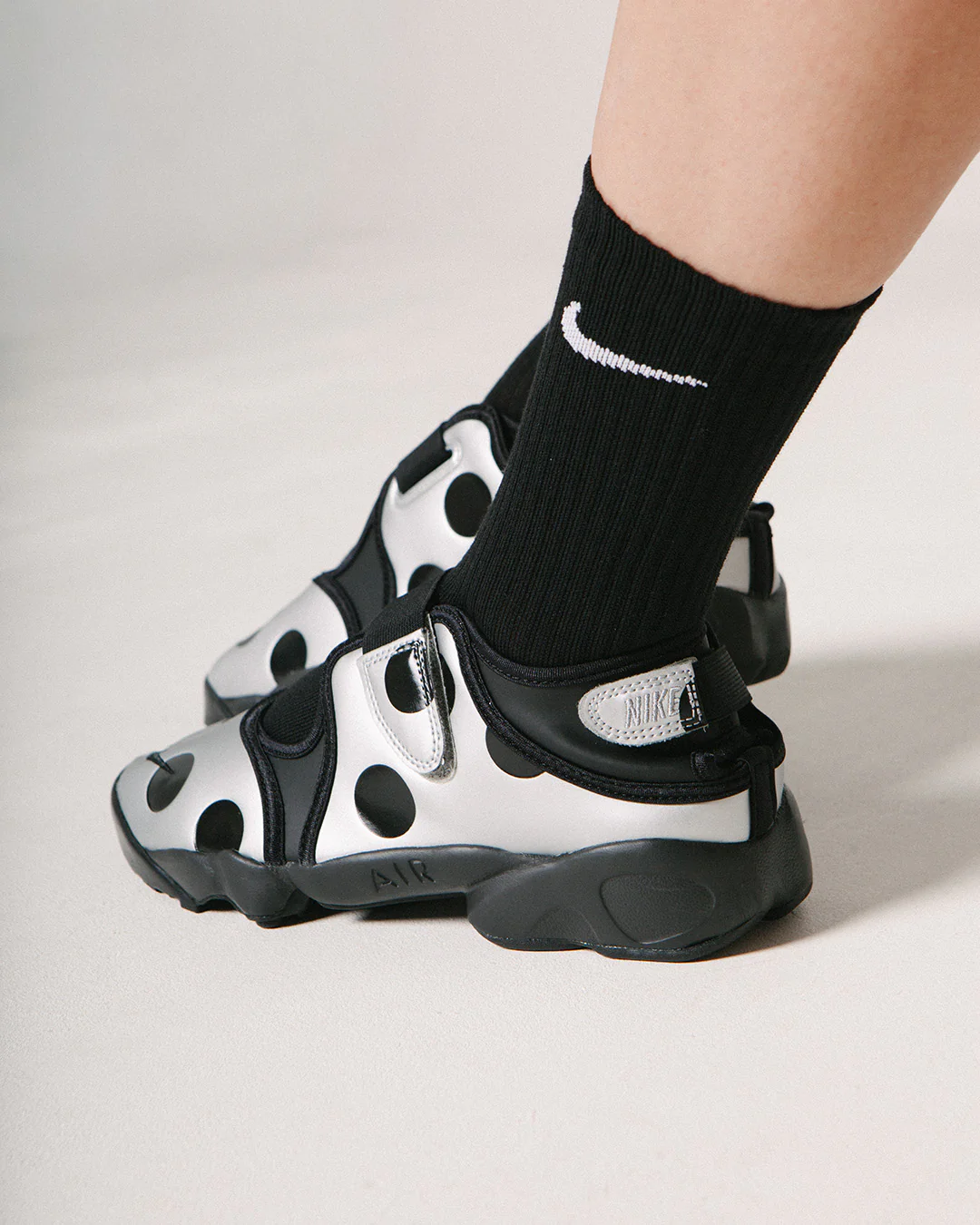 Nike W Air Rift Silver Metallic Polkadot - Image 6
