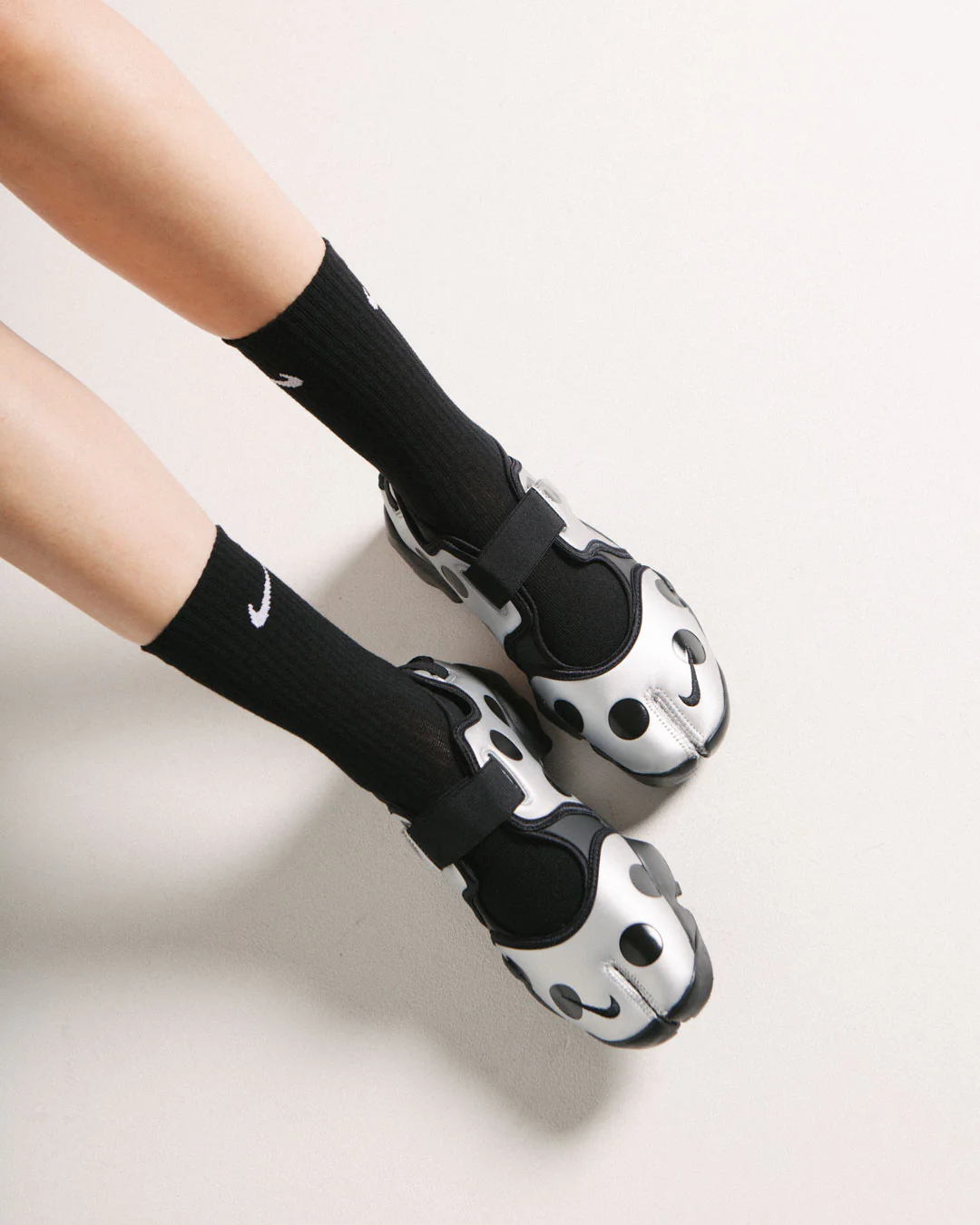 Nike W Air Rift Silver Metallic Polkadot - Image 7