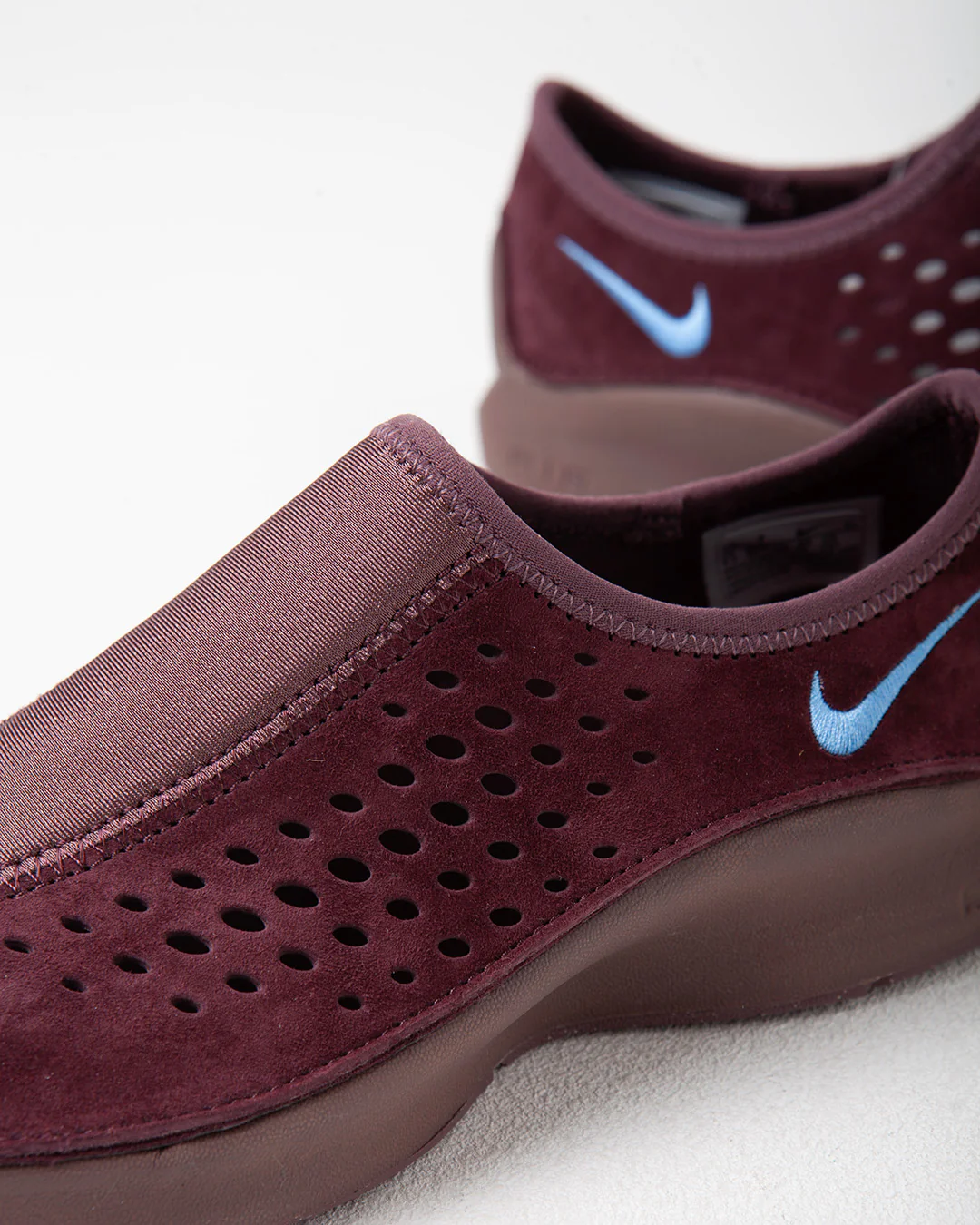 Nike Women's Air Superfly Moc Burgundy Crush/University Blue - Image 4