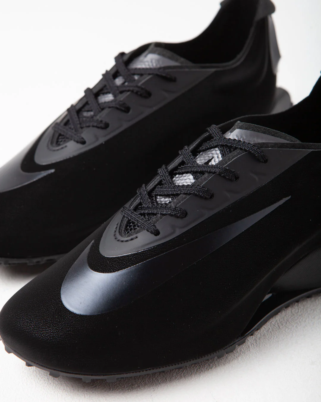 Nike Women's First Sight Noir Black - Image 4