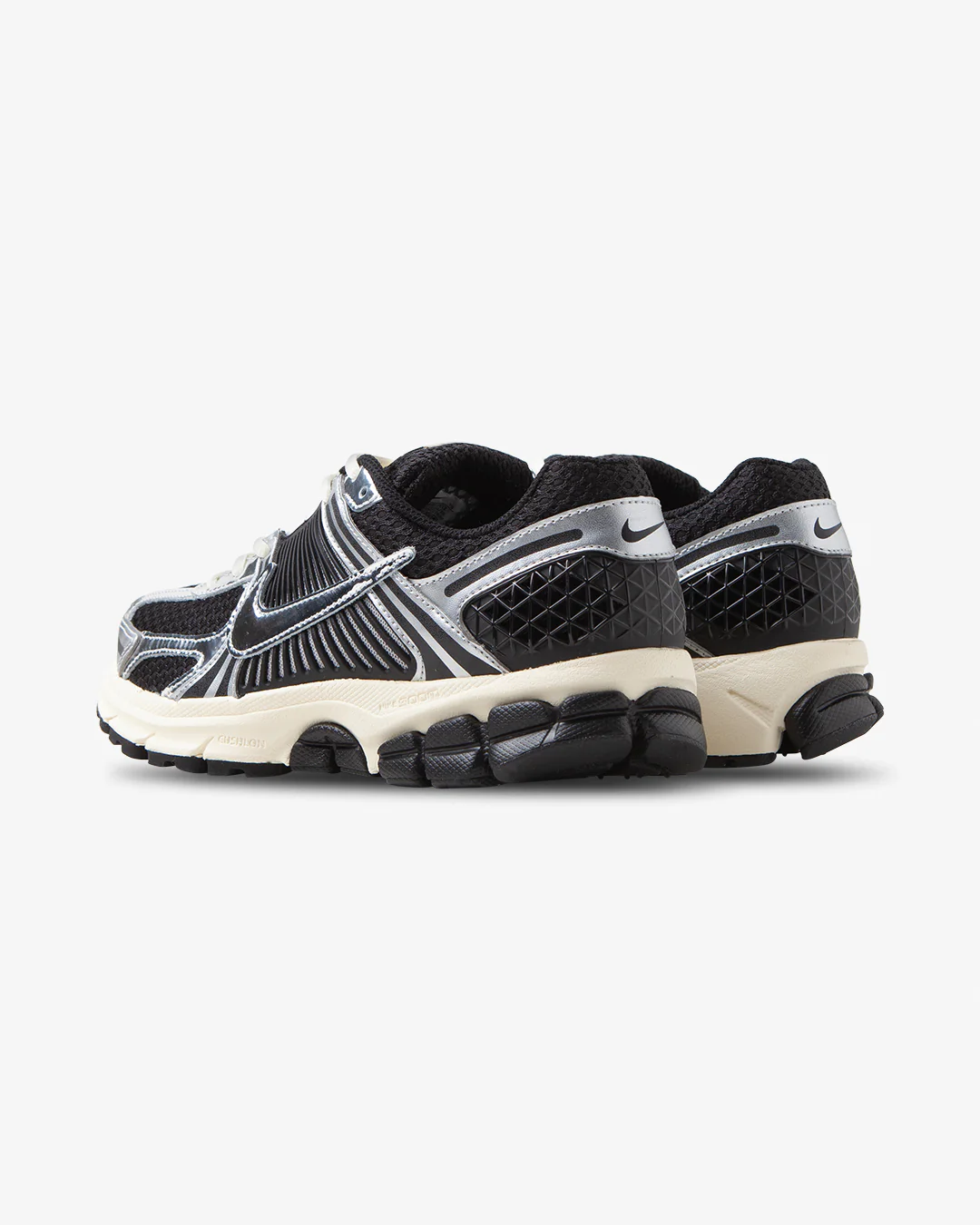Nike Zoom Vomero Black/Chrome - Image 3