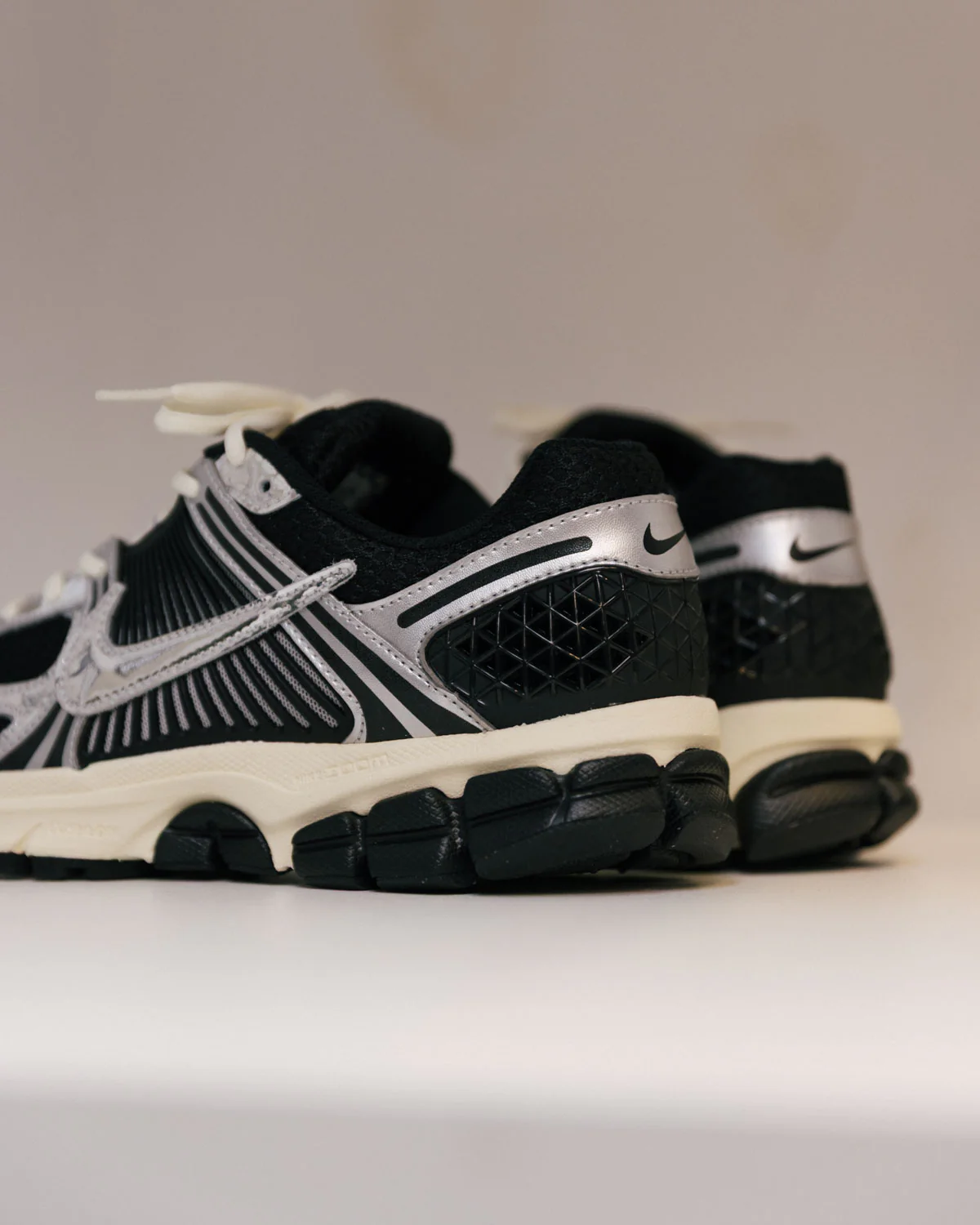 Nike Zoom Vomero Black/Chrome - Image 5