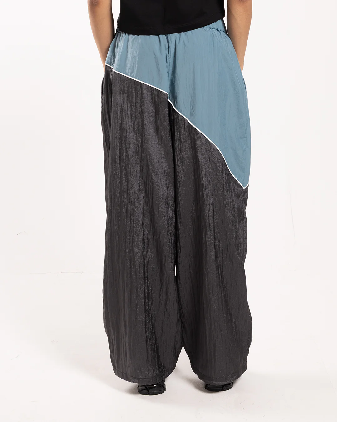 Rhodolirion Tuck Wide Track Pant Charcoal - Image 3