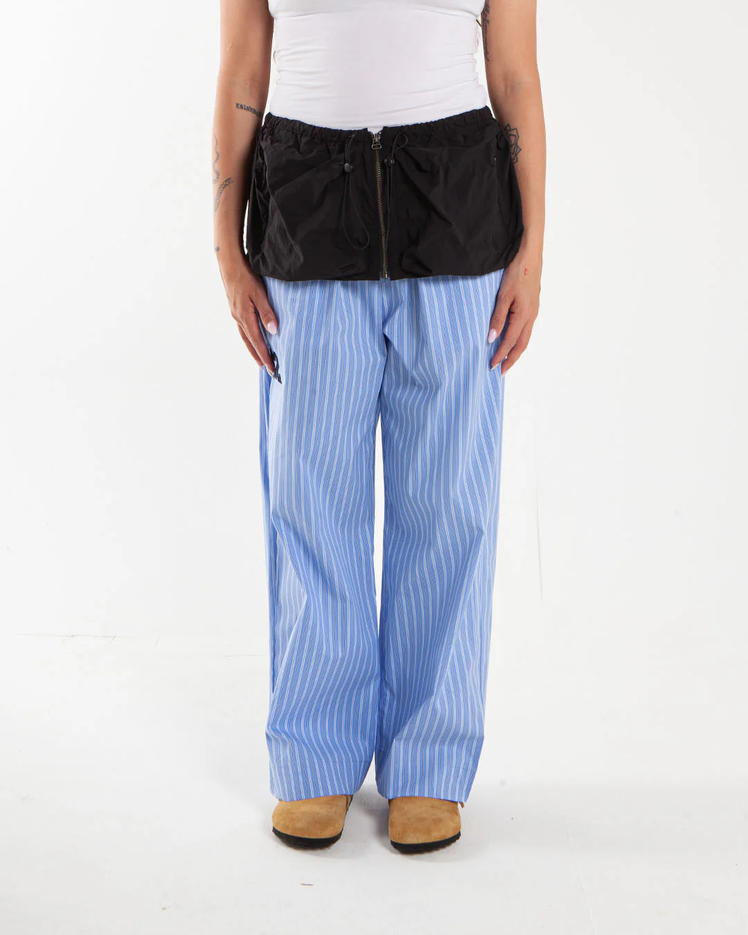 Rhodolirion Utility Apron Black - Image 2