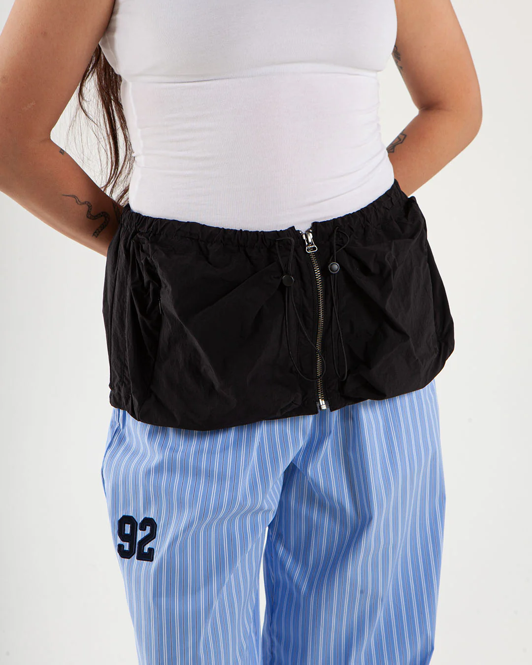 Rhodolirion Utility Apron Black - Image 3