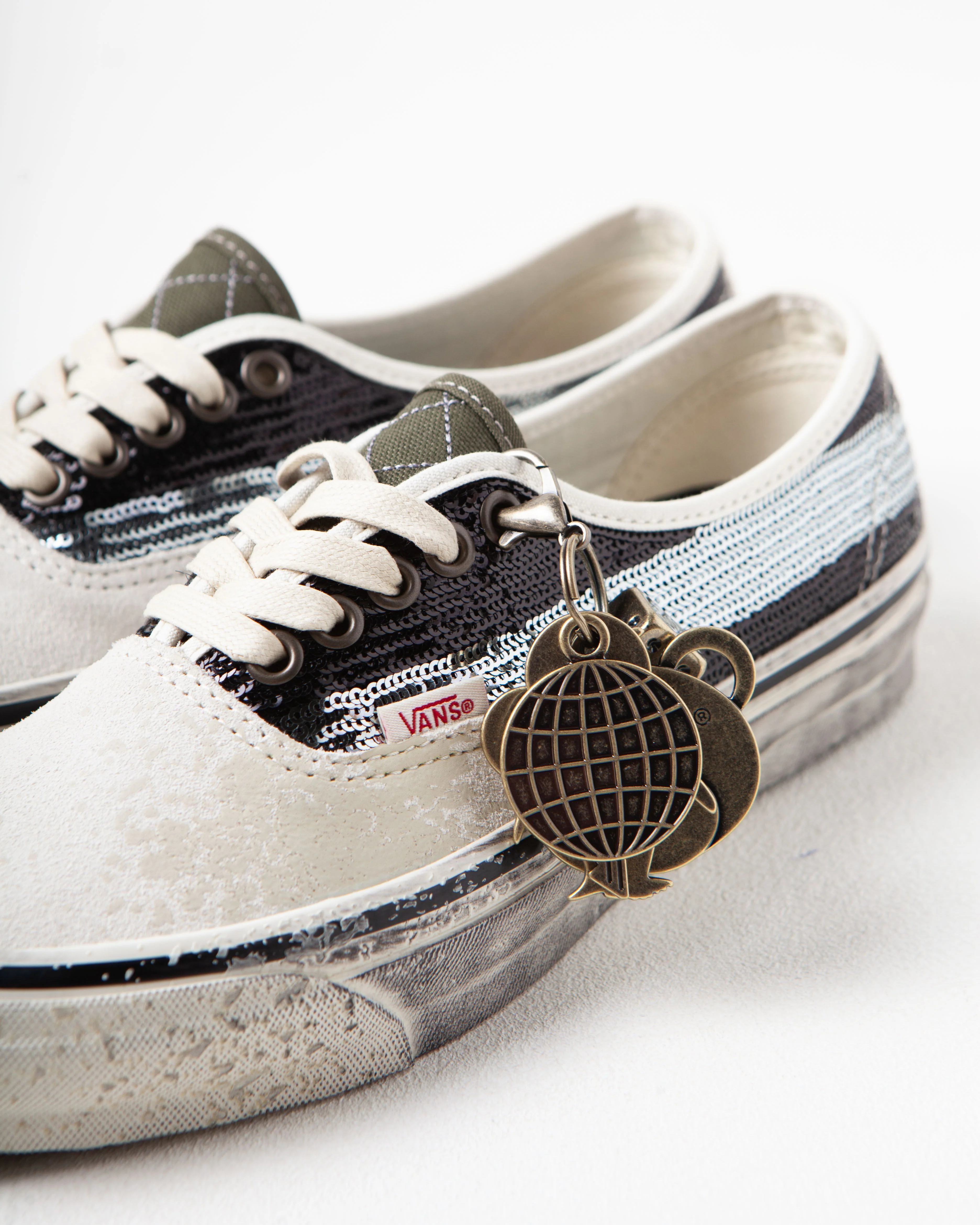 Vans Premium Authentic Black/White - Charms Pack - Image 4